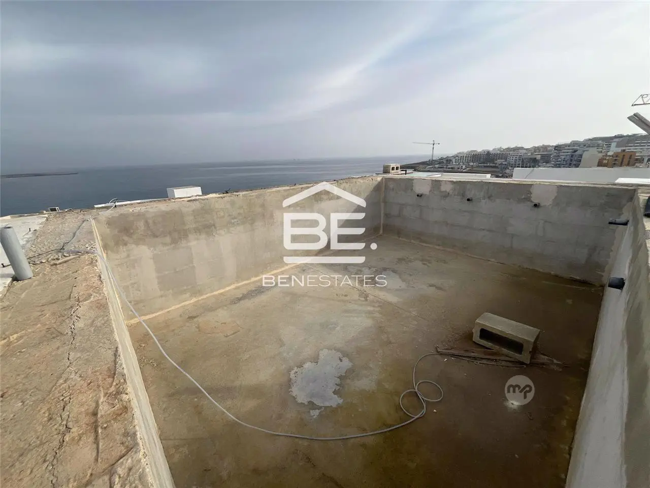 Bugibba – Spacious 3-Bedroom Penthouse with Large Roof Garden & Pool 77770590 — 8/9