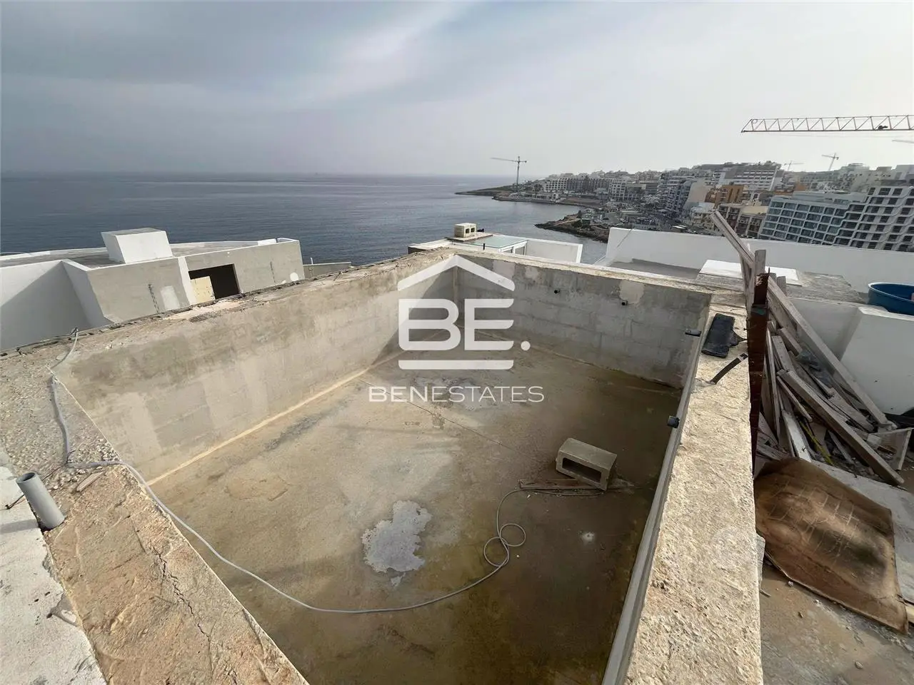 Bugibba – Spacious 3-Bedroom Penthouse with Large Roof Garden & Pool 77770590 — Bugibba, Malta, Malta