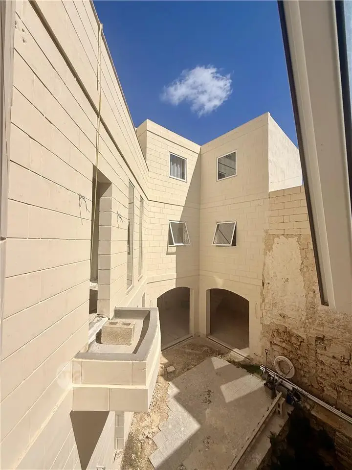 House with Pool and Garage — Zabbar, Malta, Μάλτα