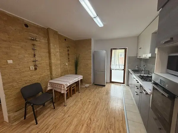 Apartament cu 4 camere decomandate de închiriat   Mănăștur, Aleea | 83 m  | 2 băi | 2 balcoane | — 2/10