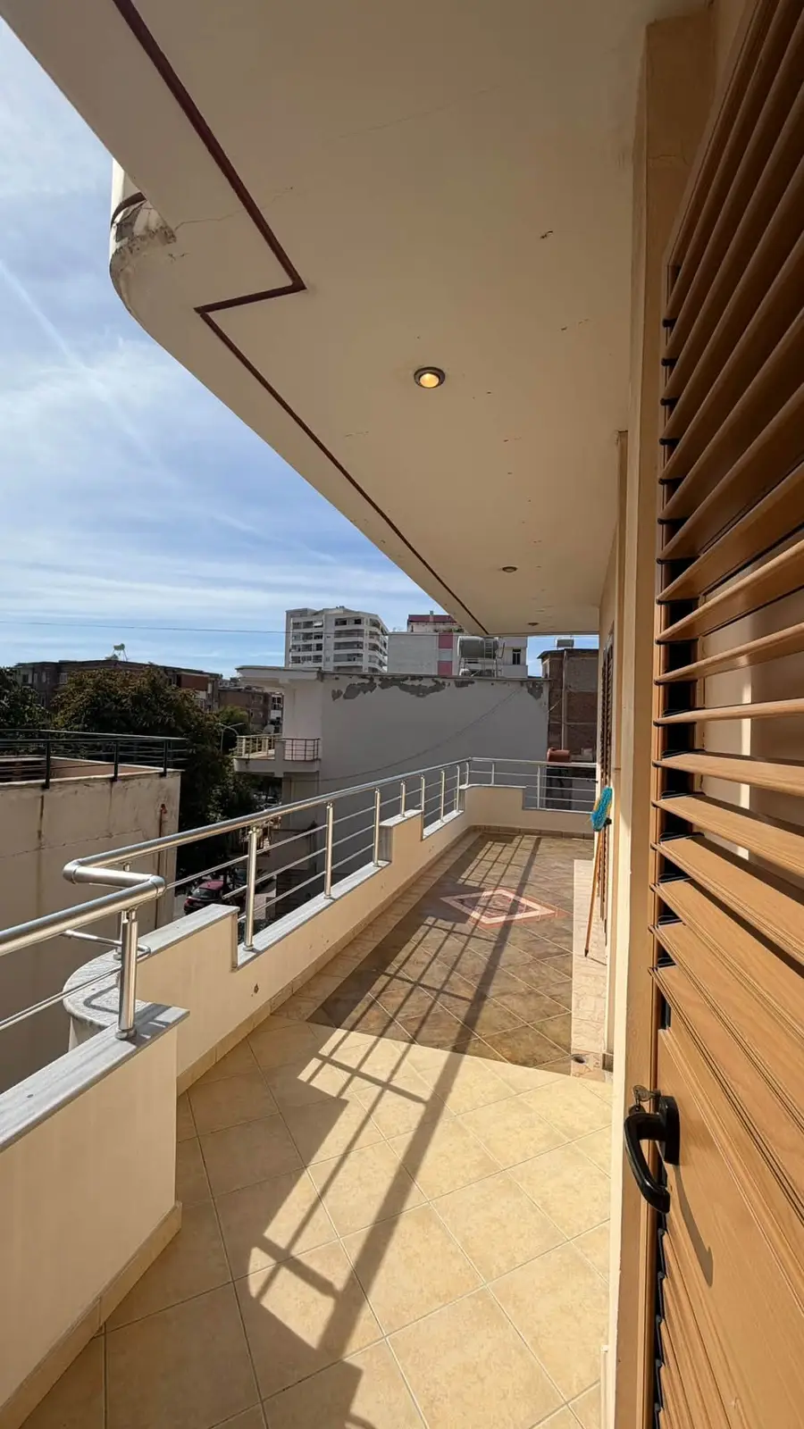 2+1 private house floor for long-term rent near Flag Square, Vlore — 6/8
