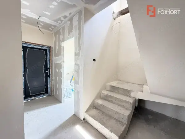 Duplex cu 3 camere si teren de 247 mp de vanzare in localitatea Sacalaz — 8/10