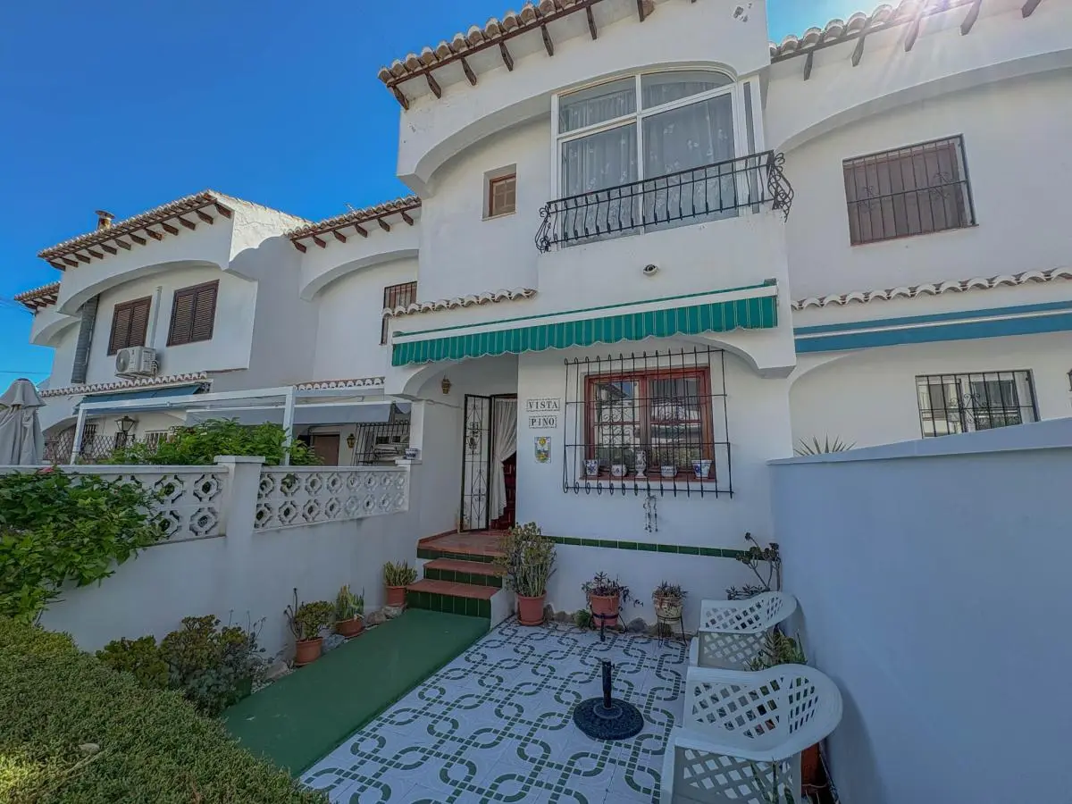 Charming two-storey townhouse for sale in Los Balcones, Torrevieja — 2/10