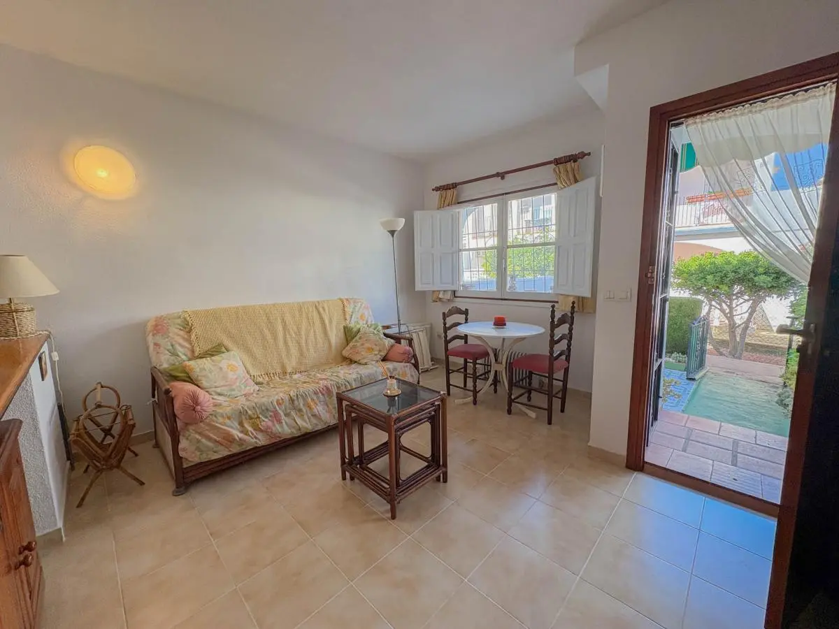 Charming two-storey townhouse for sale in Los Balcones, Torrevieja — 4/10