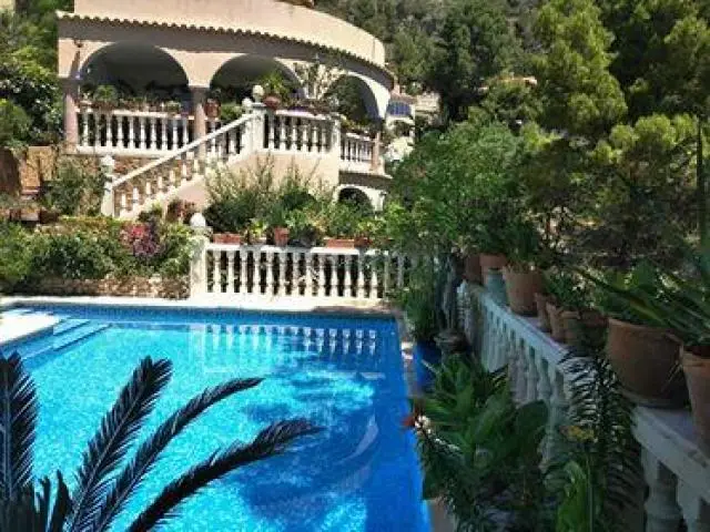 Fantastic villa with self-contained apartment — 2/4