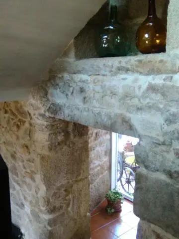 For Sale: Beautiful rustic stone cottage: a haven of peace near the sea. — 2/4