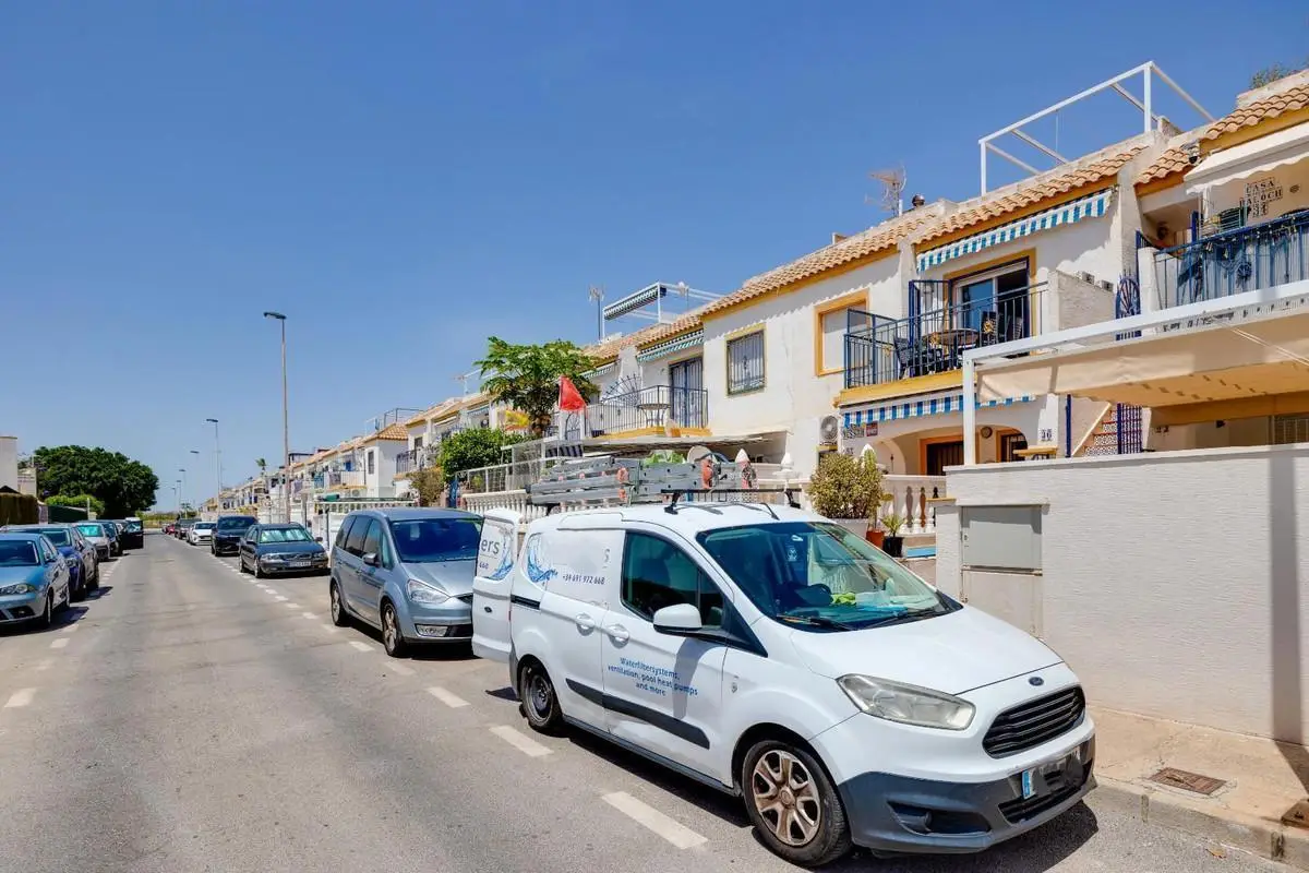 2 Bedroom Bungalow For Sale In Torrevieja — 3/10