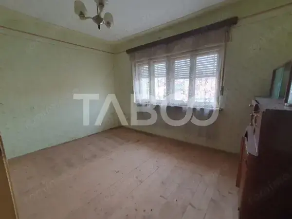 Casa de vanzare in Mandra 140 mp utili curte sura anexe 3 beciuri — Mandra, Brasov, Romania