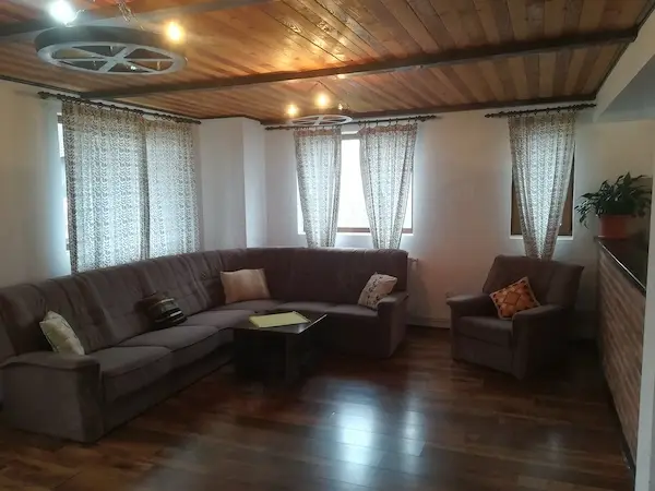 Vând casa( afacere) în Belis — 4/8