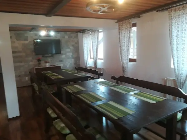 Vând casa( afacere) în Belis — 5/8
