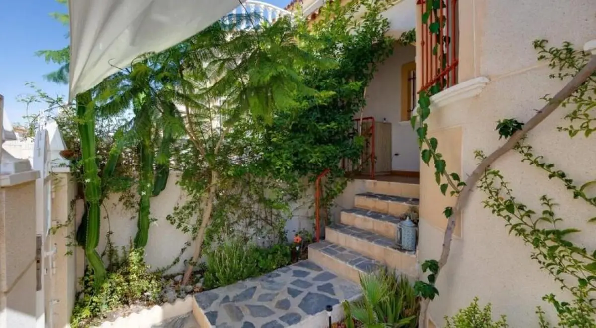 Property in Spain, Chalet in Torrevieja, Costa Blanca, Spain — 8/10