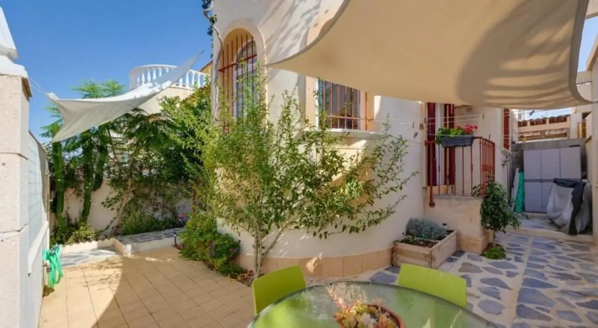 Property in Spain, Chalet in Torrevieja, Costa Blanca, Spain — 2/10
