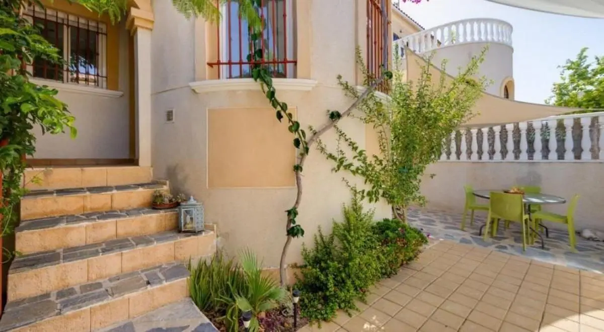 Property in Spain, Chalet in Torrevieja, Costa Blanca, Spain — 9/10