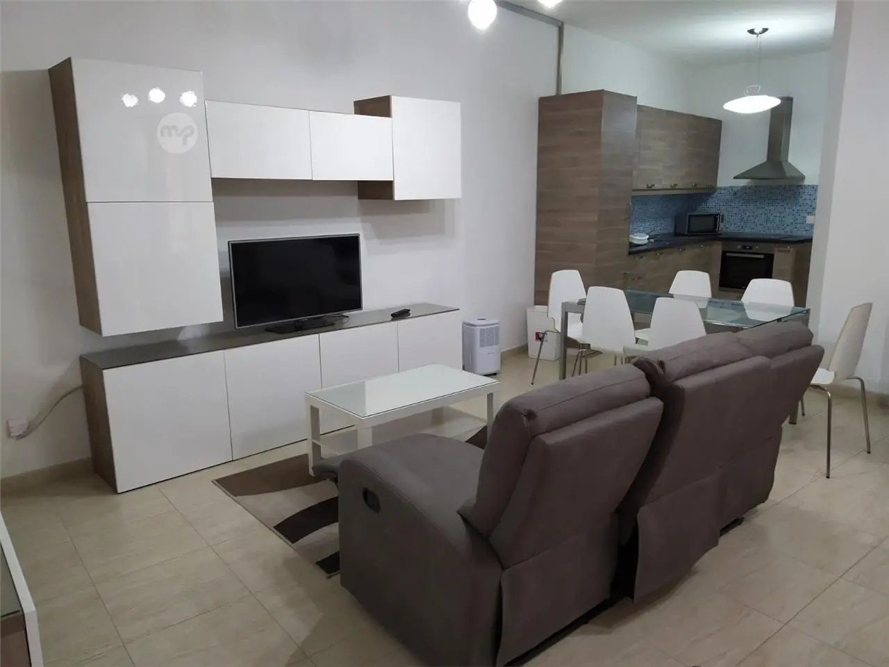 One Double Bedroom Available — 5/6