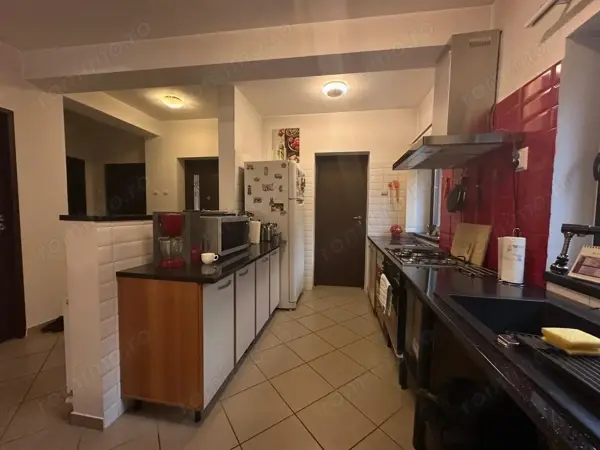 Casă individuală P+1E, construită în 2013–zonă liniștită, exclusiv de case — 10/10