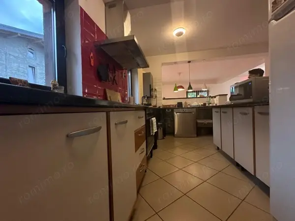 Casă individuală P+1E, construită în 2013–zonă liniștită, exclusiv de case — 8/10