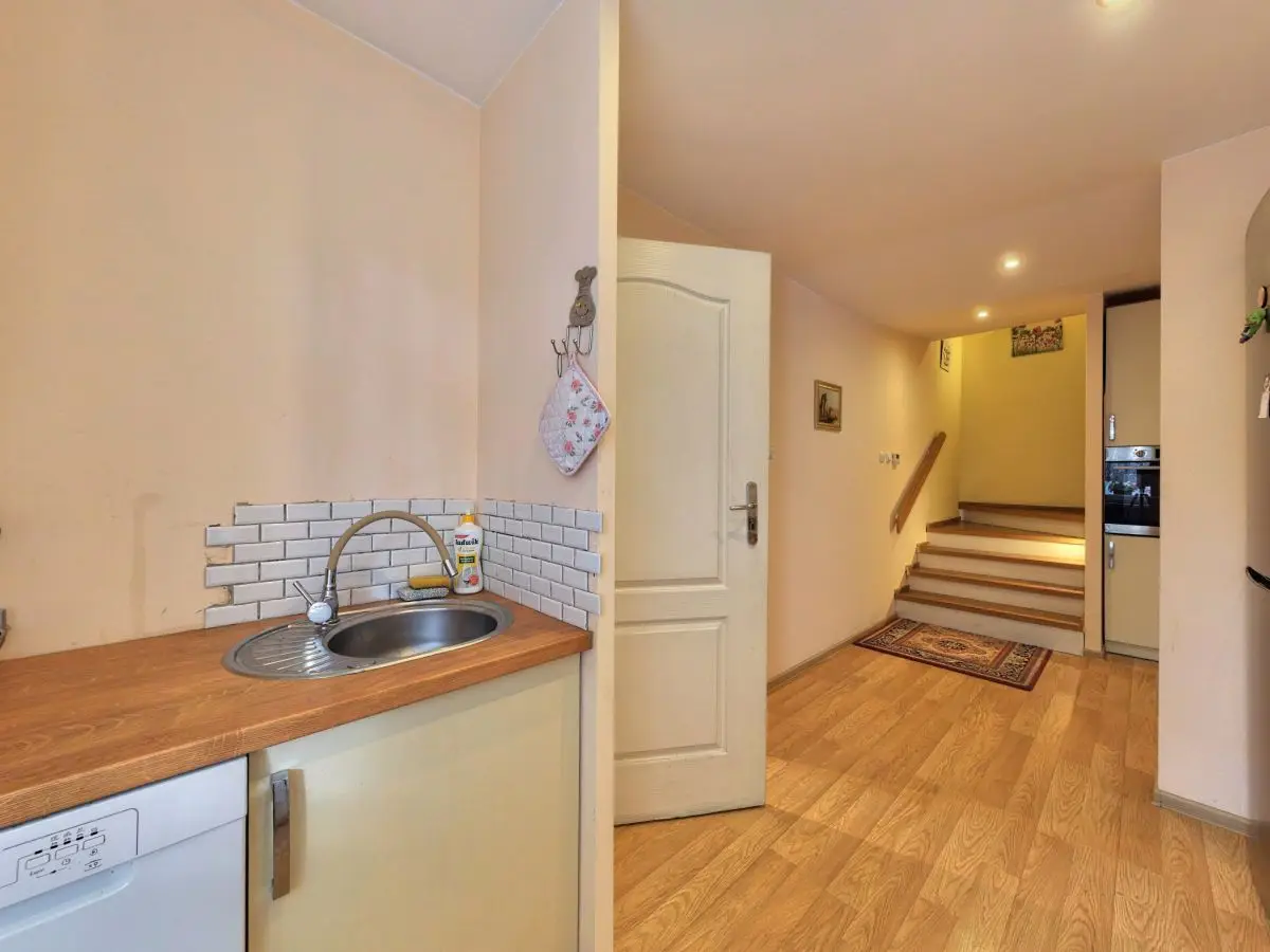 Łódź Górna, ul. Demokratyczna Bliźniak do zamieszkania - 155 m² - 6 pokoi — 6/10