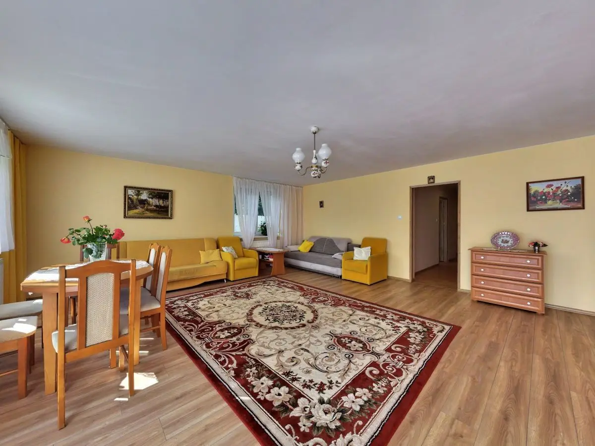 Łódź Górna, ul. Demokratyczna Bliźniak do zamieszkania - 155 m² - 6 pokoi — 8/10