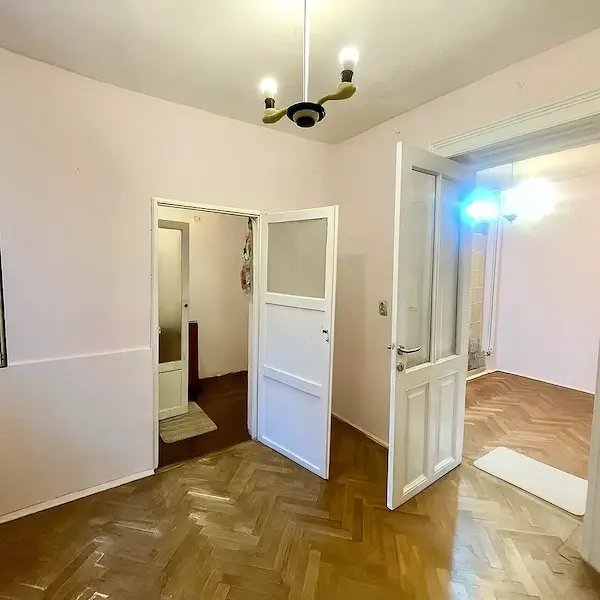 Căsuță cochetă ultracentrală   trăiește la 3 min de Calea Victoriei — 4/9