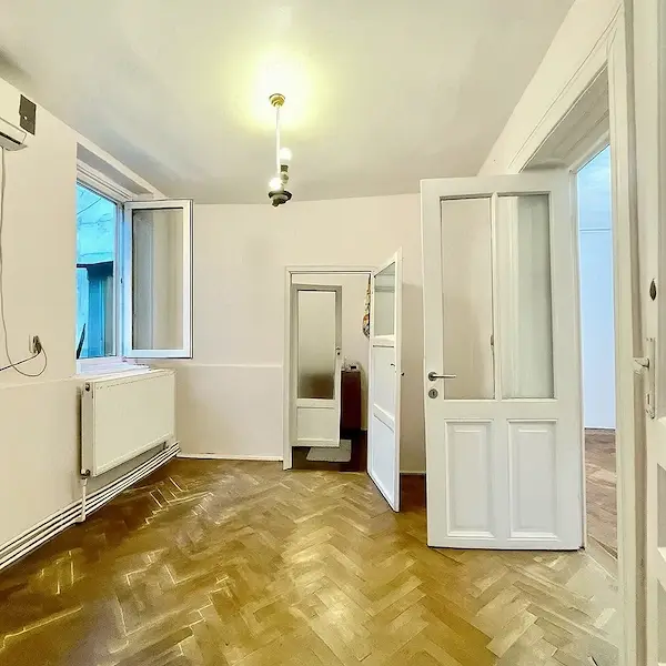 Căsuță cochetă ultracentrală   trăiește la 3 min de Calea Victoriei — 5/9