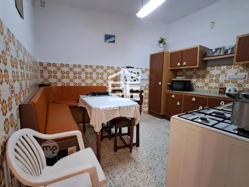 1st floor Solitary Maisonette + full roof & airspace (3bedrooms, 1 bathroom) — 2/9