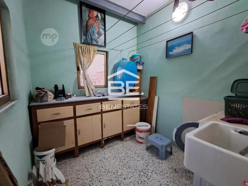 1st floor Solitary Maisonette + full roof & airspace (3bedrooms, 1 bathroom) — 8/9