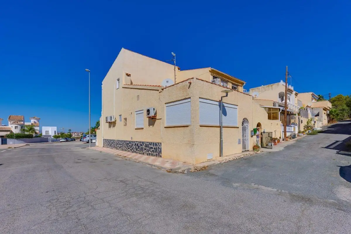 2 Bedroom Town House For Sale In San Fulgencio — 3/10