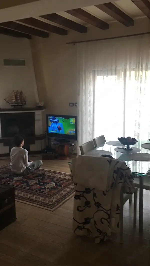 Casa de vanzare , cu spati mari frumos amenajate ! — 10/10