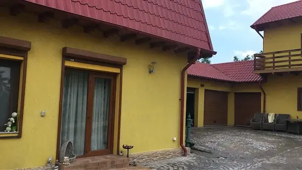 Casa de vanzare , cu spati mari frumos amenajate ! — 8/10