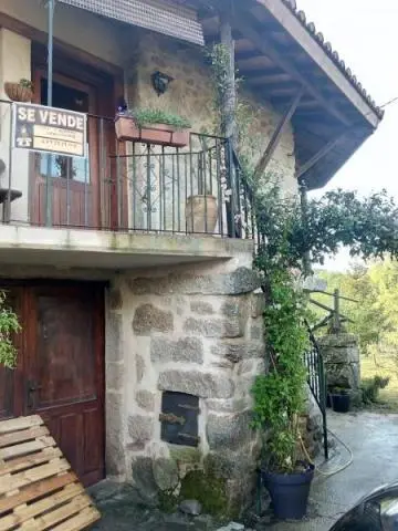 Semi-detached , partially renovated cottage, with garden and bodegas — 2/5
