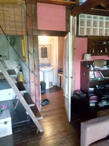 Semi-detached , partially renovated cottage, with garden and bodegas — 4/5