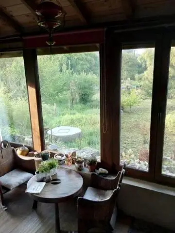 Semi-detached , partially renovated cottage, with garden and bodegas — 3/5