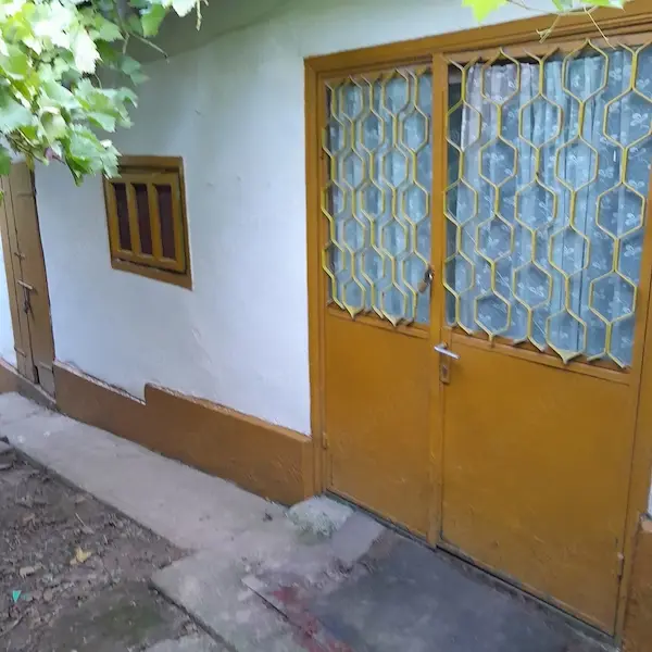 Casă bătrânească de vânzare + 6700 mp, Cozia, jud. Iași — 4/10
