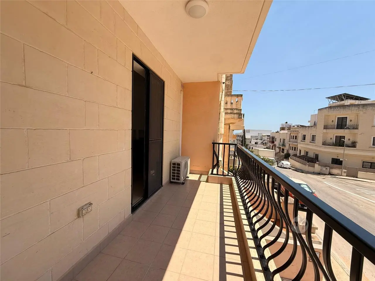 SPACIOUS 3-BEDROOM APARTMENT WITH LARGE TERRACE FOR RENT – MELLIEHA — 10/10