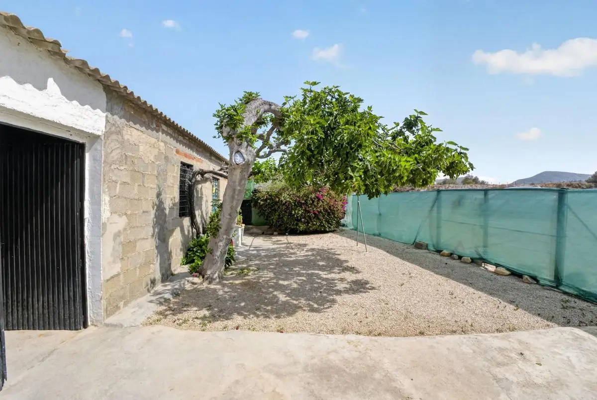 3 Bedroom Finca For Sale In Orihuela — 8/10
