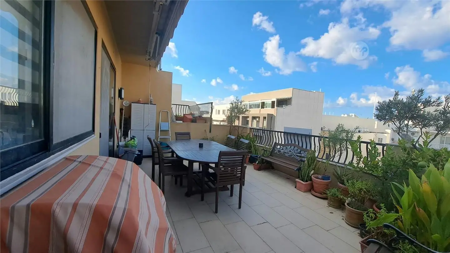 Pieta Penthouse — 4/10