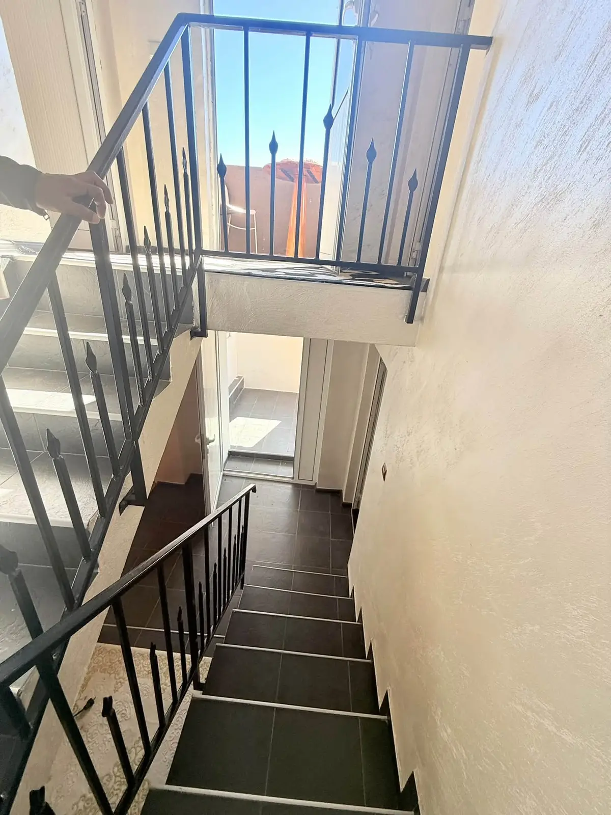 Fully renovated furnished two-storey house for sale in Radomirtsi — 2/9
