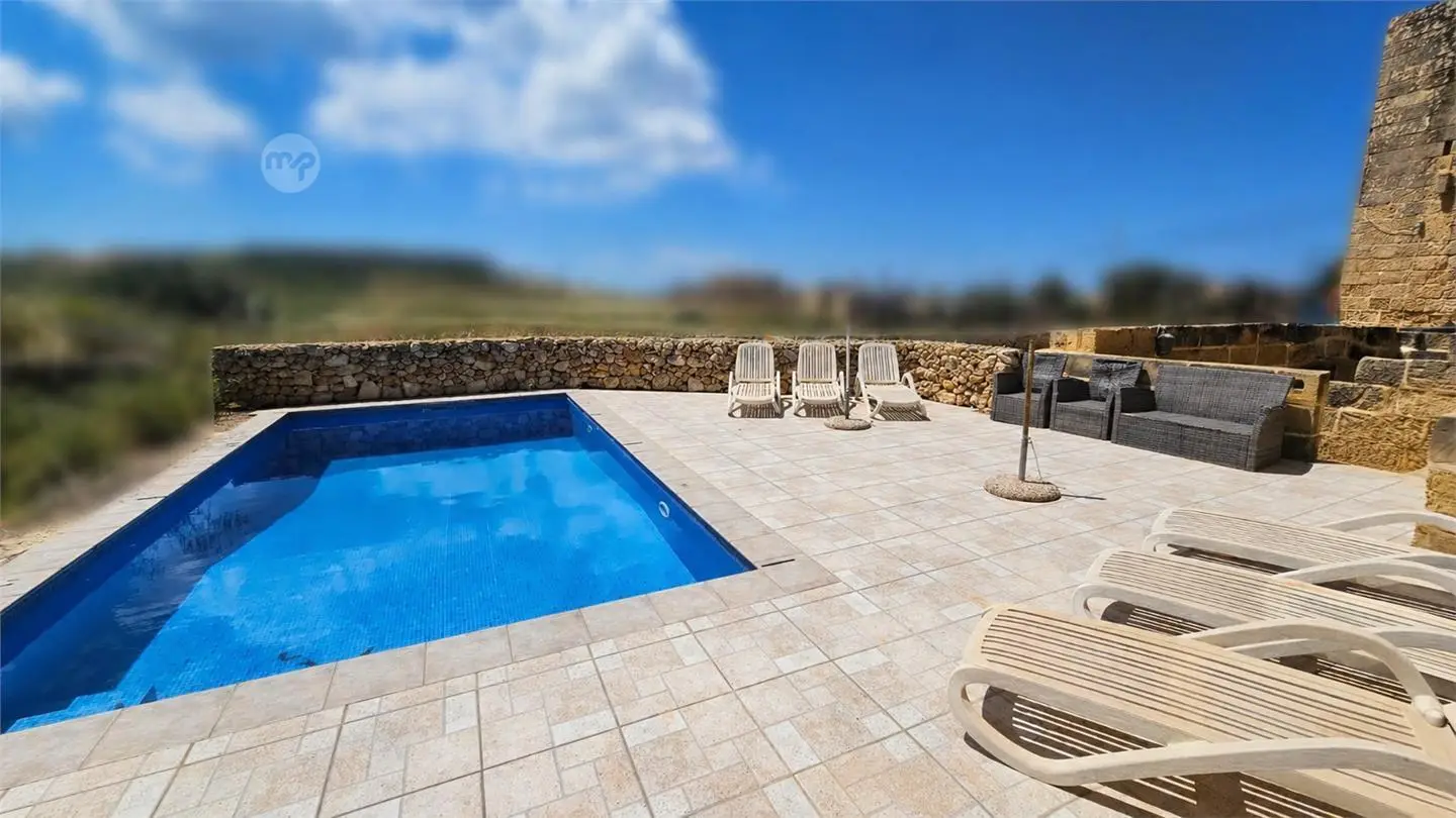 For Sale - Exquisite 4-Bedroom Farmhouse with Pool  in San Lawrenz — 2/10