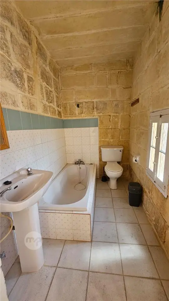 For Sale - Exquisite 4-Bedroom Farmhouse with Pool  in San Lawrenz — 10/10