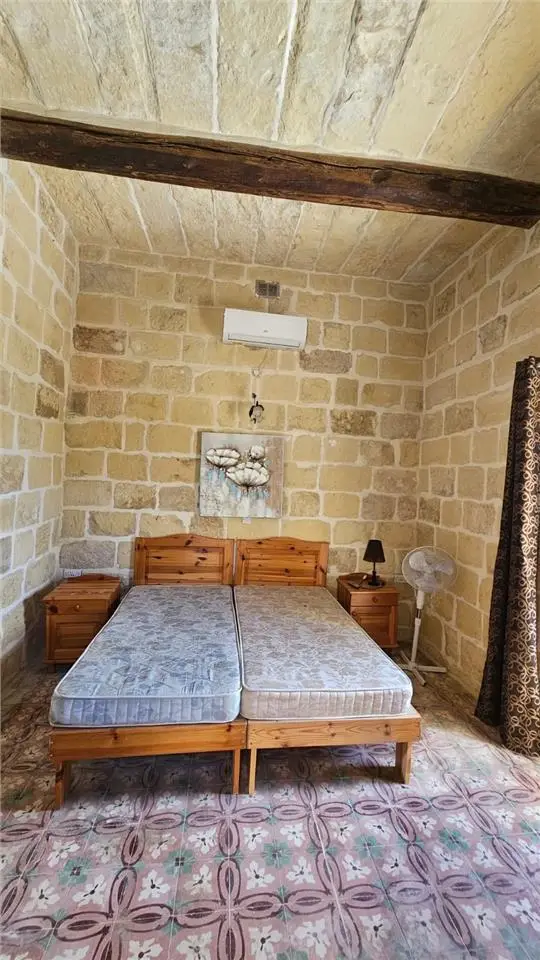 For Sale - Exquisite 4-Bedroom Farmhouse with Pool  in San Lawrenz — 7/10
