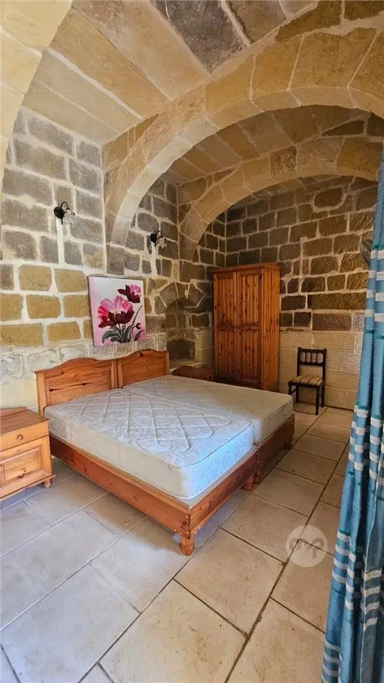 For Sale - Exquisite 4-Bedroom Farmhouse with Pool  in San Lawrenz — 4/10