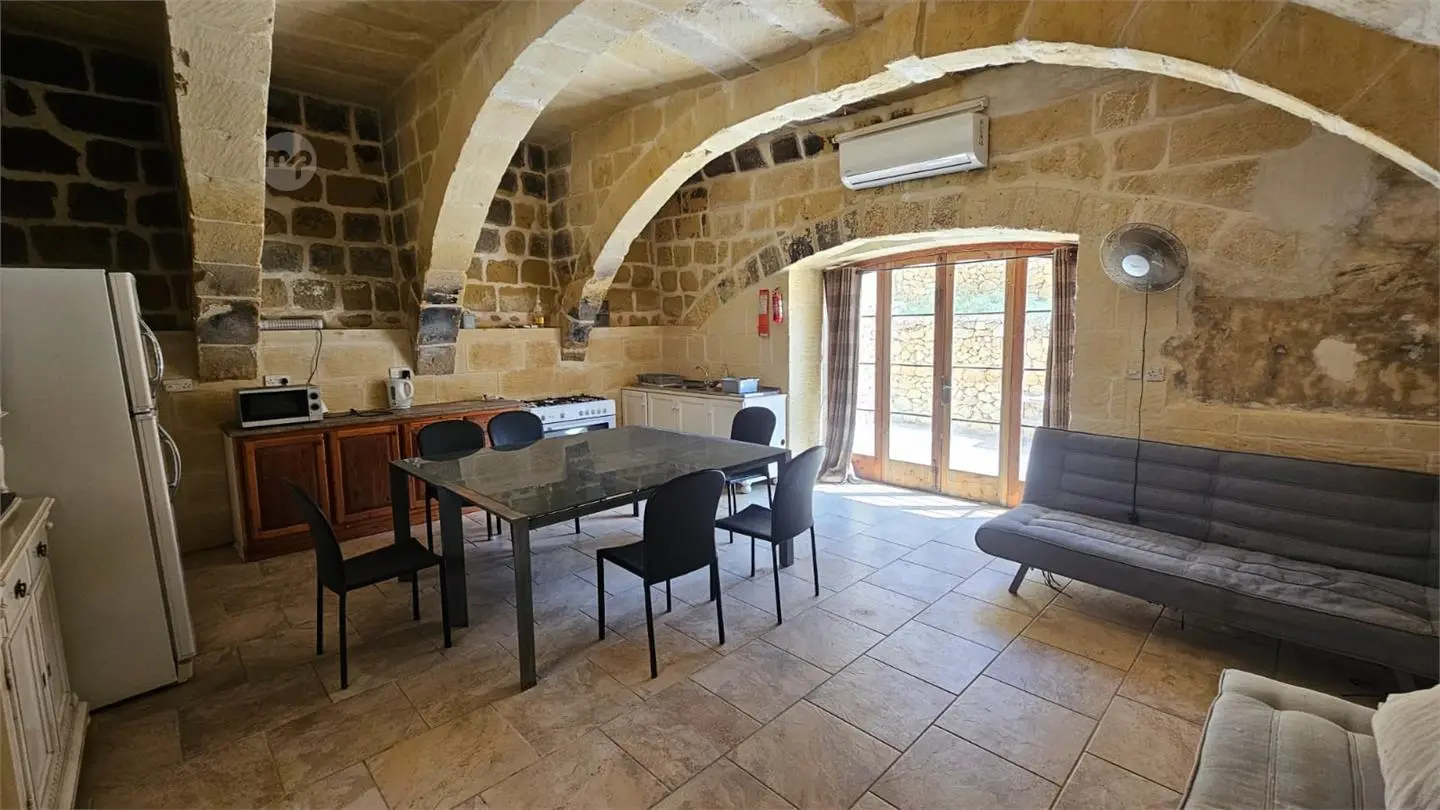 For Sale - Exquisite 4-Bedroom Farmhouse with Pool  in San Lawrenz — 3/10