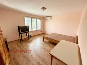 Three-storey house in Sredna Kula, Ruse — 9/10